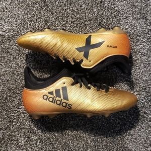 Youth 3.5 Adidas soccer cleats